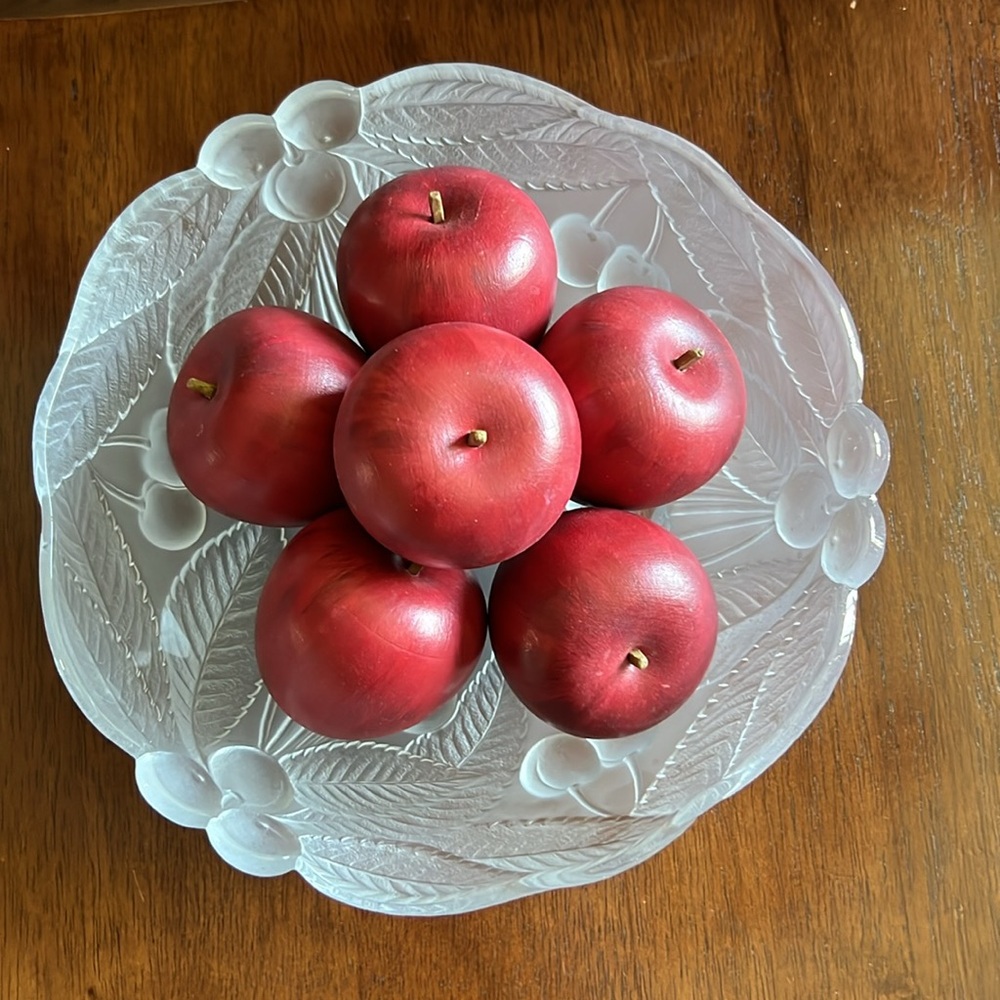 Six Solid Wooden painted  Apples NWOT - Picture 2 of 8